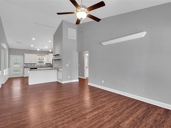 4th image of 426 Wood St