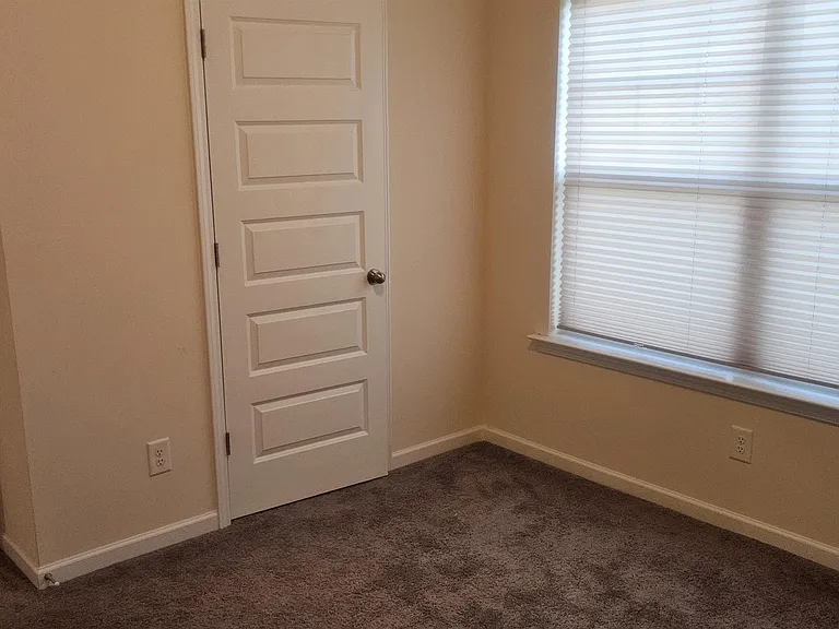 110 Kaitlyn Cir — Photo 4