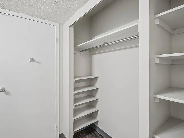 The Regency Apartments — Photo 117