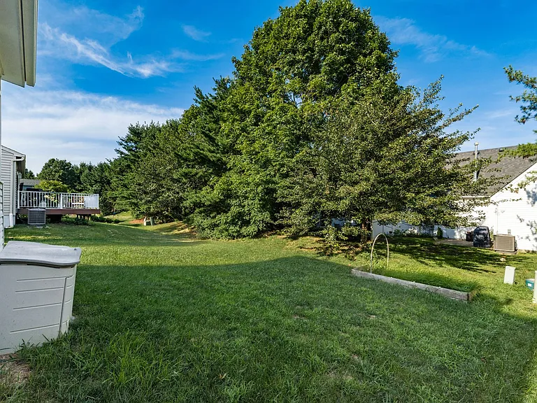 8446-1 Olenbrook Dr — Photo 43