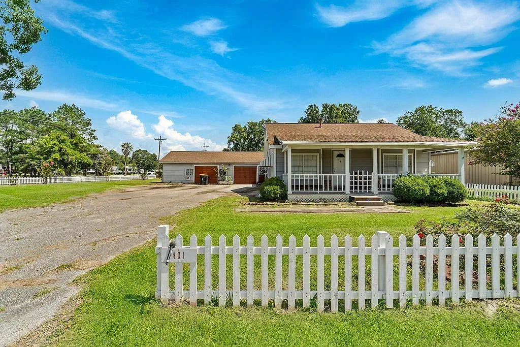 4 bed, 3.0 bath, 2097 sqft, $1,300 — Photo 1