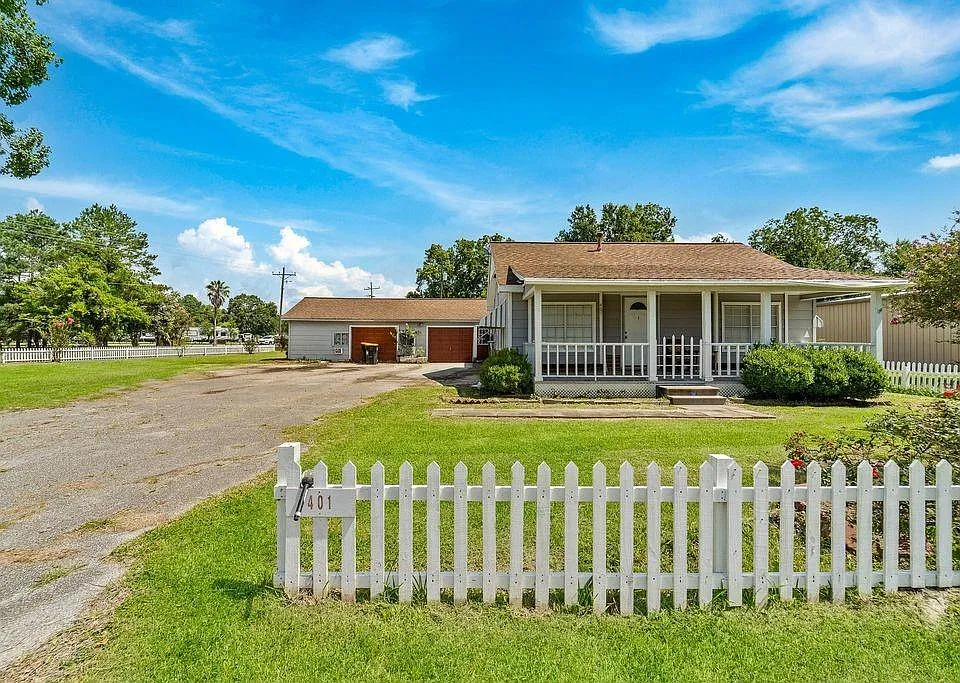 401 Lee Ave