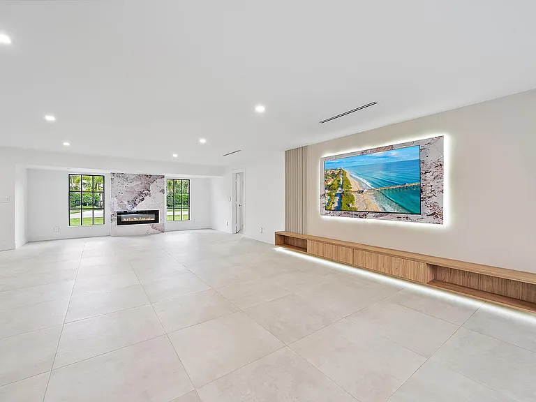 391 W Riverside Dr — Photo 47