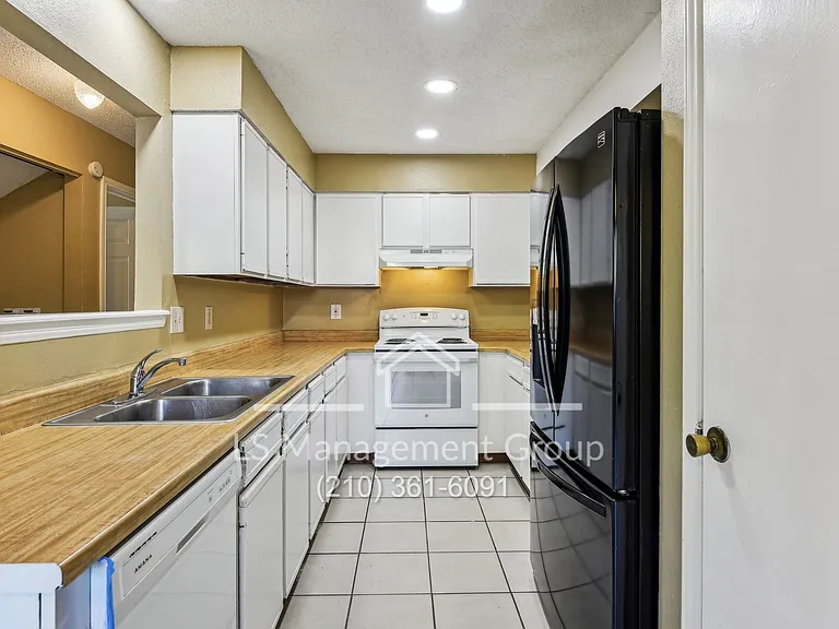 6702 Windsor Holw — Photo 29