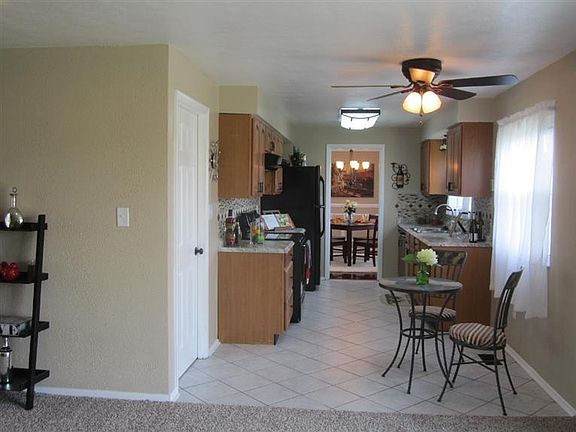 5th image of 733 Ellsworth Dr