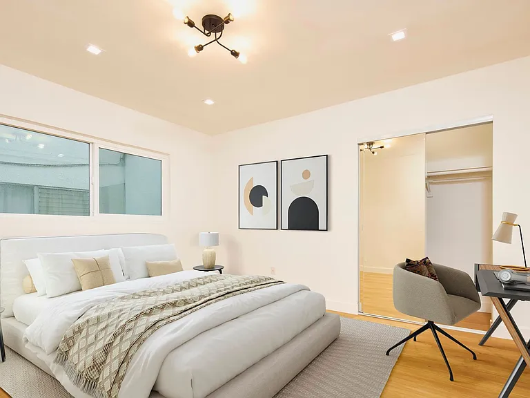 1047 N Sierra Bonita Ave — Photo 4