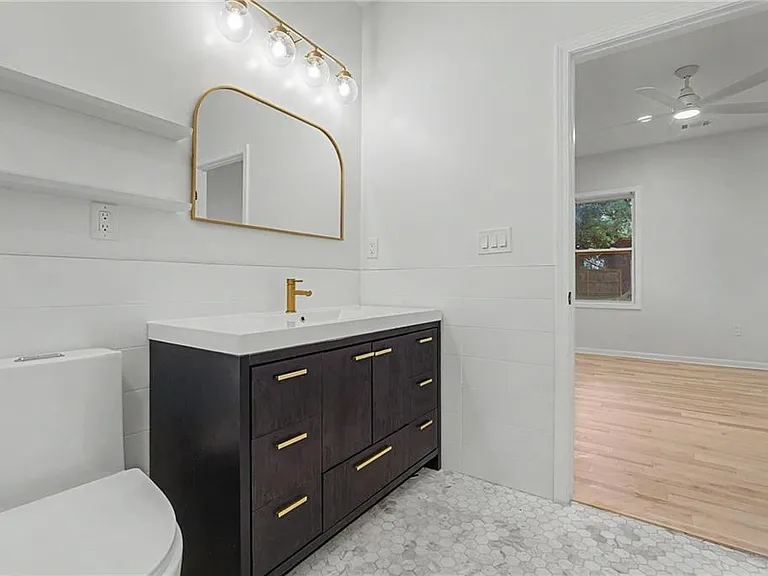827 Elbert St SW — Photo 20
