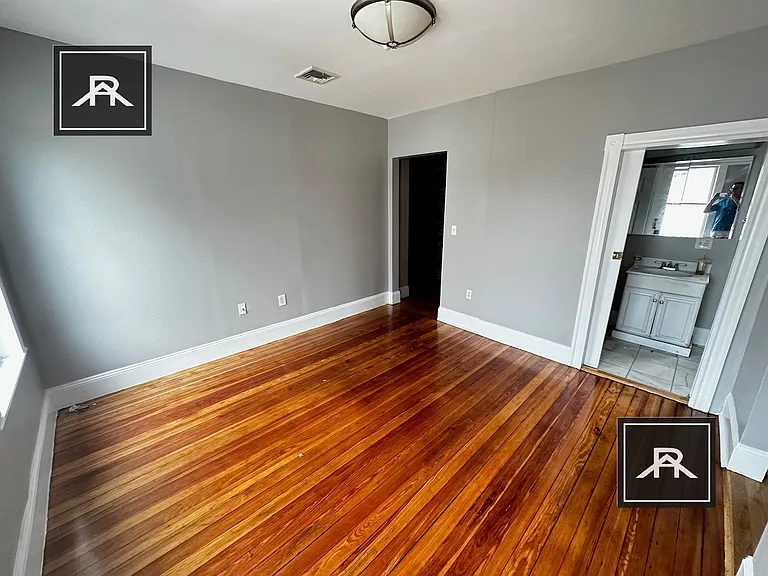 35 Adamson St #3 — Photo 4