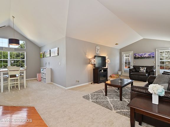 3rd image of 52 Ione Dr Unit B