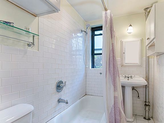 4th image of 226 E 12th St APT 6H