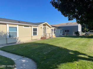 3204 Fetzer Ln, Yakima, WA 98903