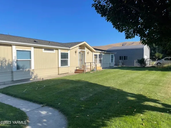 3204 Fetzer Ln, Yakima, WA 98903