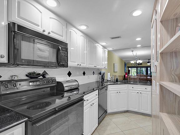 3rd image of 87200 Overseas Hwy APT M2