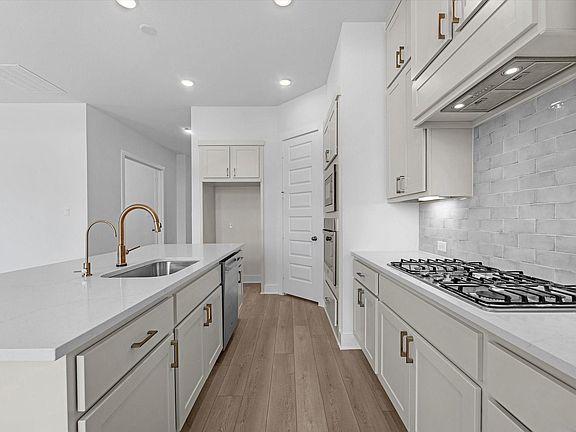 3rd image of 2515 Dovetail Elm Dr