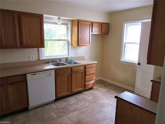 4th image of 438 Sieber Ave