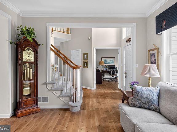 4th image of 3 Holland Ct