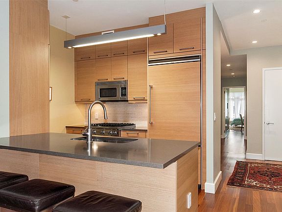 3rd image of 333 E 91st St APT 6D