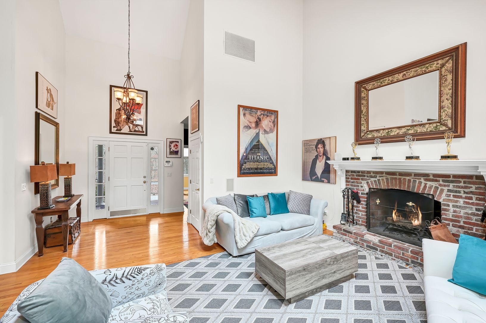 Living Room with Fireplace