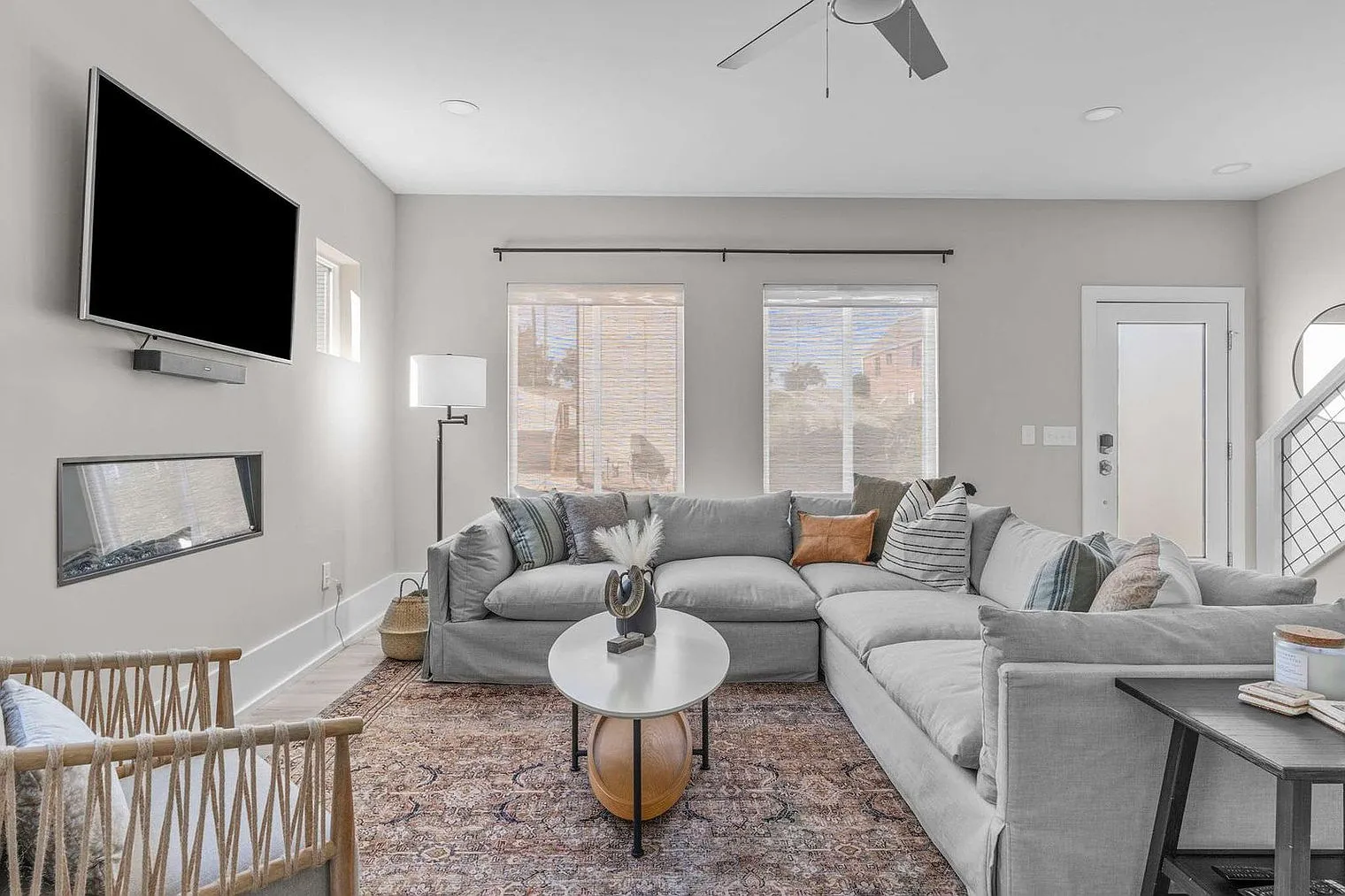 3 bed, 2.0 bath, 1270 sqft, $4,686 — Photo 1
