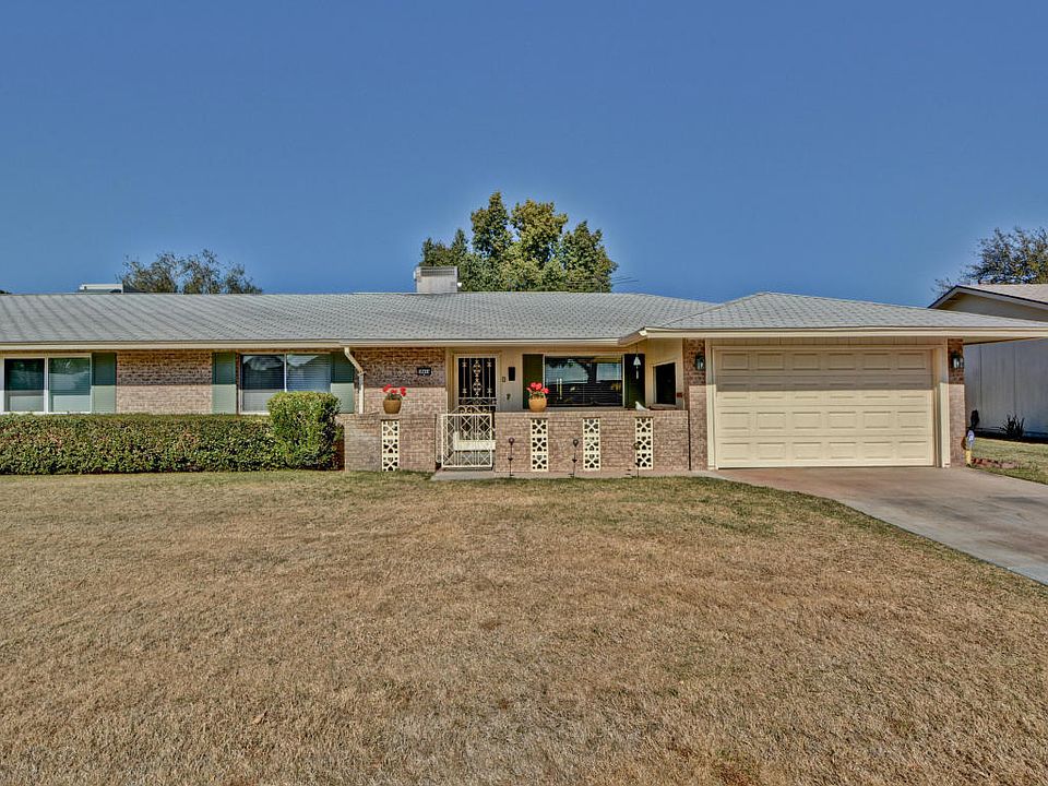 1st image of 10414 W Kingswood Cir
