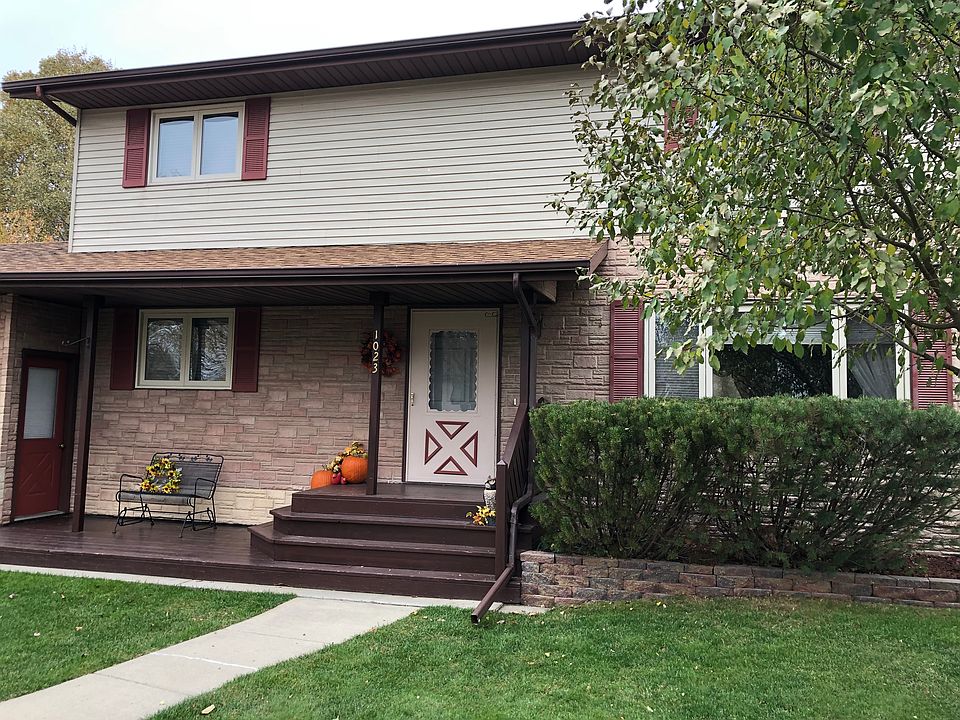 1st image of 1023 Center Dr