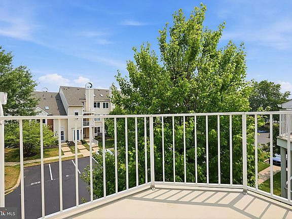 2nd image of 208 Devon Way