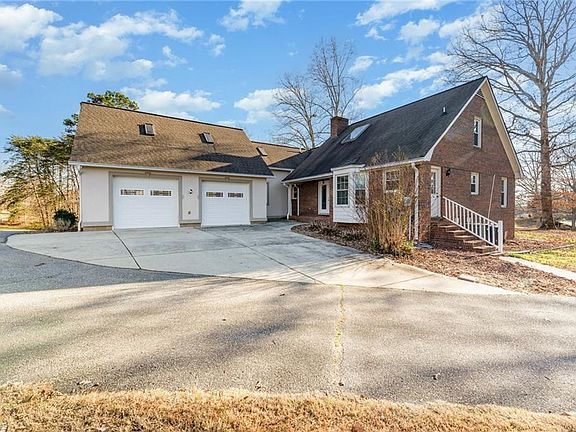 3rd image of 1030 Carico Ln
