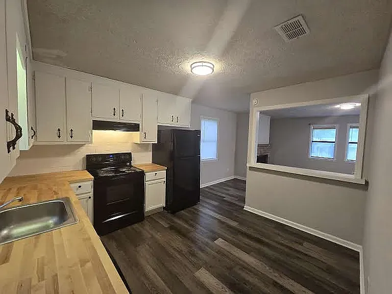 271 E Wright St #8 — Photo 7