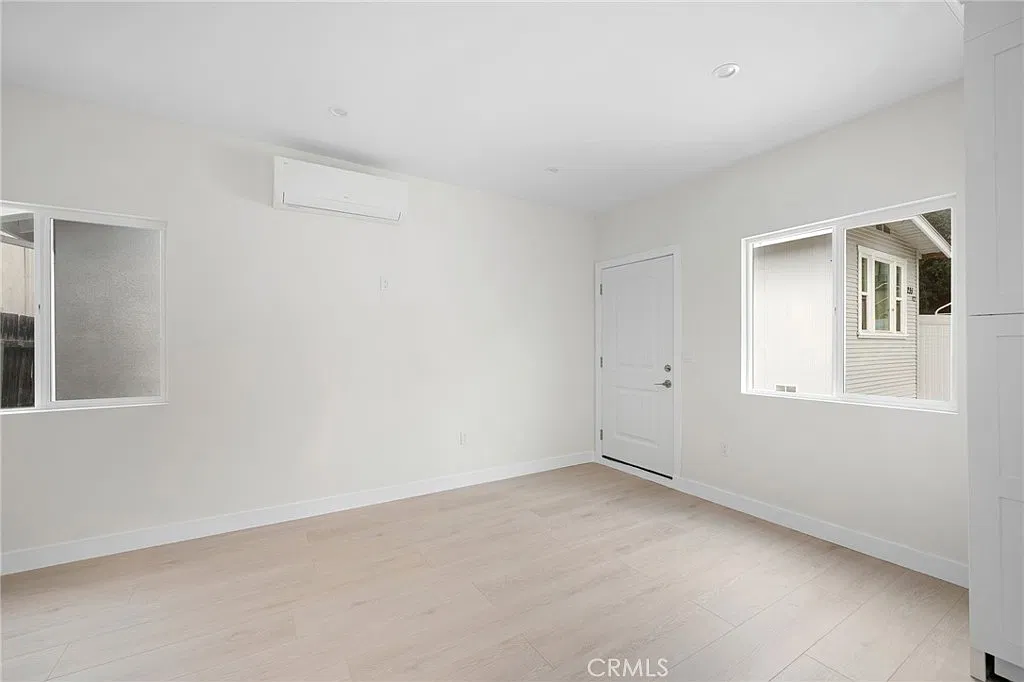 Studio, 365 sqft, $1,600 — Photo 4