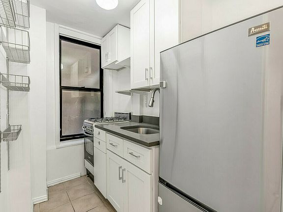 3rd image of 168-170 E 81st St #1B