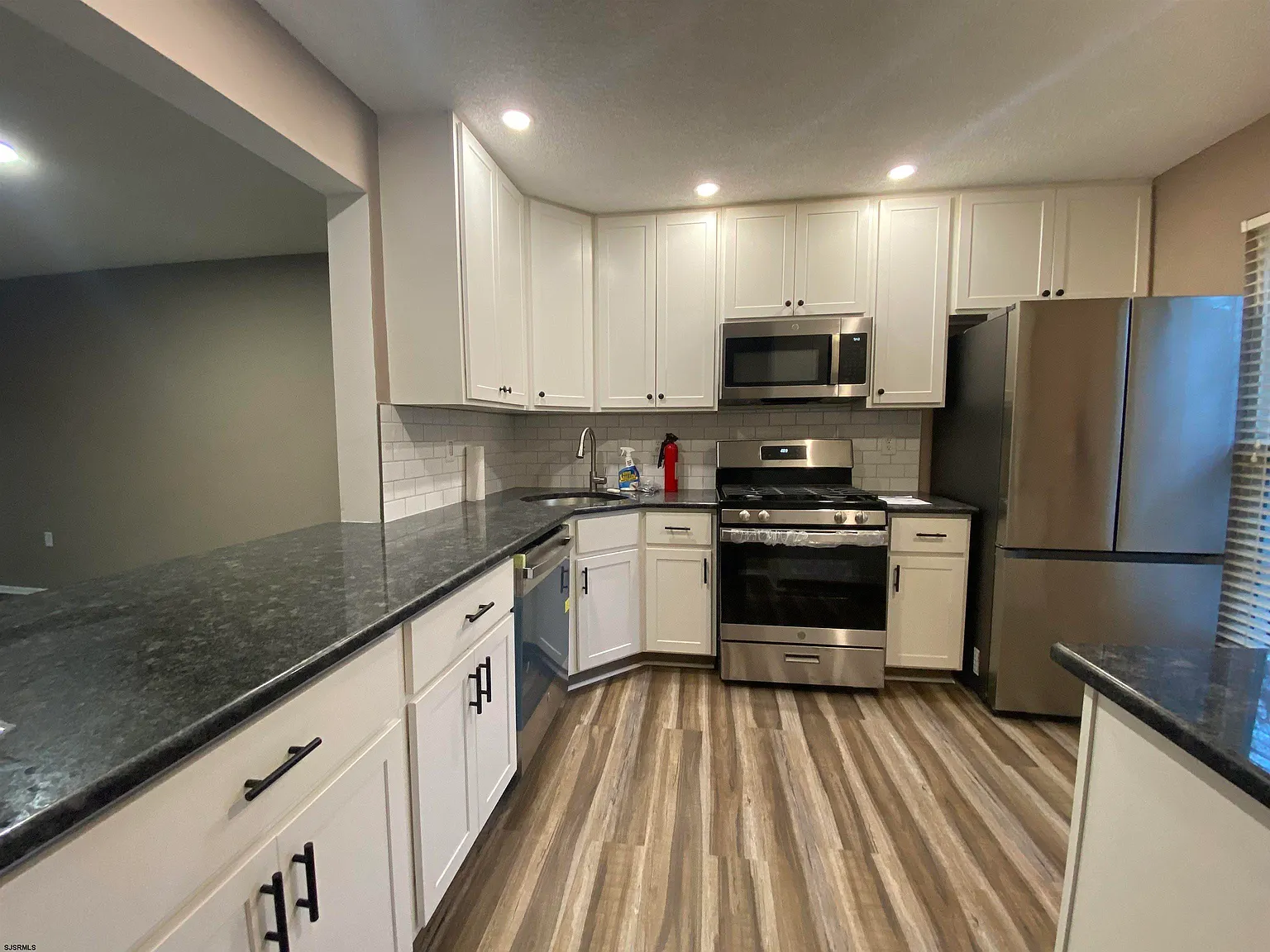 2 bed, 2.5 bath, $2,200 — Photo 3