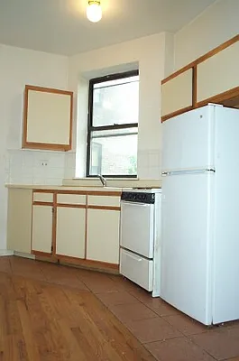 Rented by Tower Brokerage | media 35