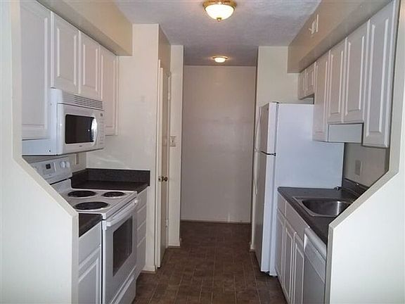 2nd image of 4004 Governors Sq APT 6