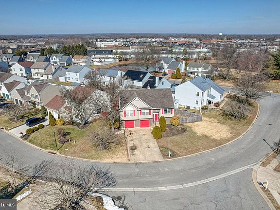 3rd image of 8 Lochview Dr