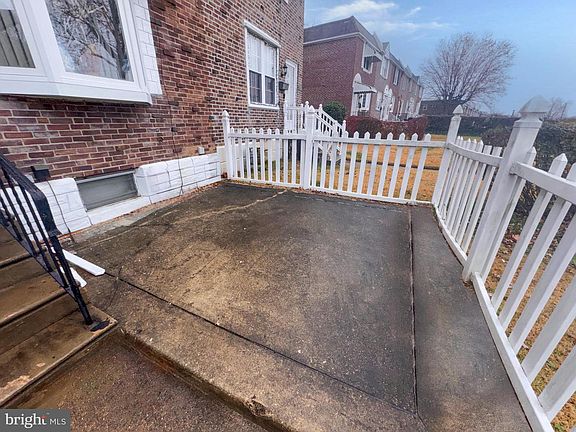 3rd image of 1117 Tremont Dr