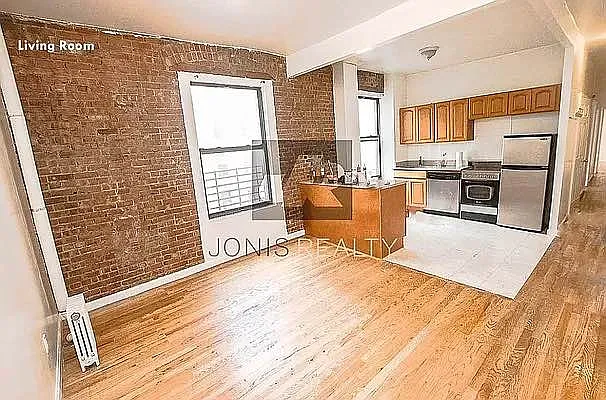 Rented by Jonis Realty | media 1