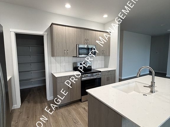 5th image of 1086 Woods Bog Ct