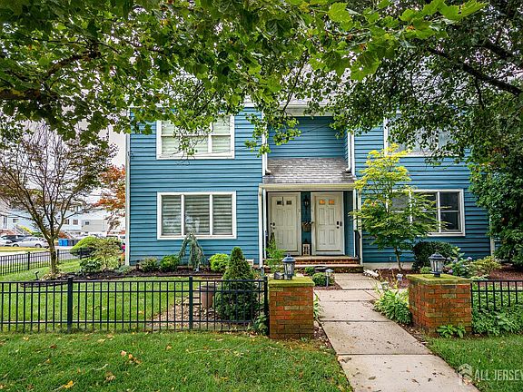 3rd image of 2 Mulberry Ln