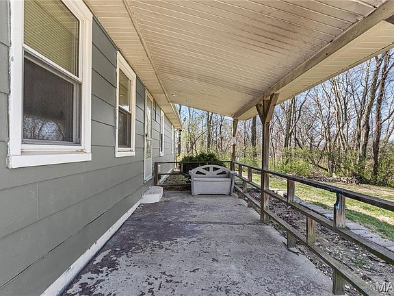 4th image of 1752 N Bluff Rd