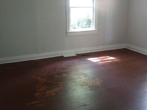 4th image of 223 Pine Crest Dr