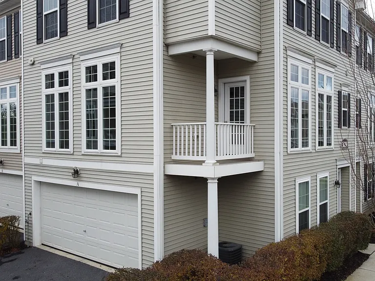 3034 Meridian Cmns #B — Photo 4