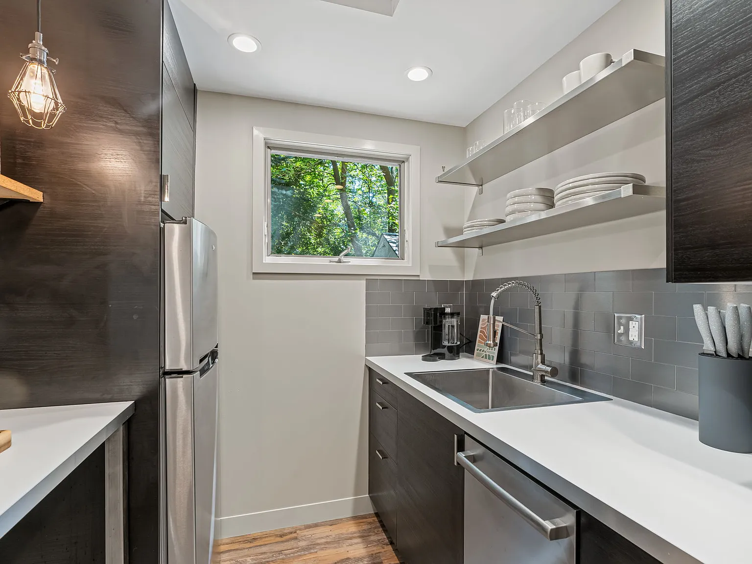 Studio, 400 sqft, $2,500 — Photo 4
