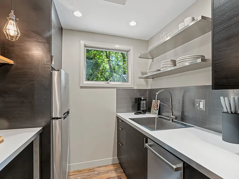 16 Park St #A — Photo 4