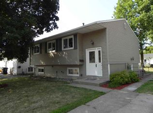 4915 49th Ave, Moline, IL 61265