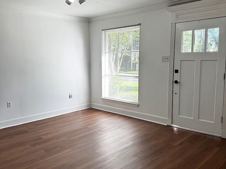 Front Entrance/Foyer