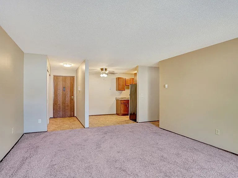 Hennepin Apartments — Photo 25