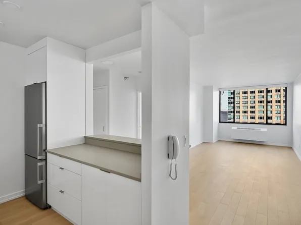 75 West End Avenue image 1 of 27