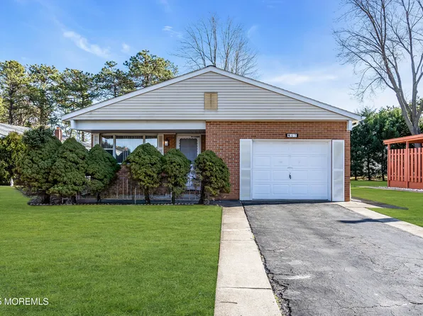 47 Normanton Court, Toms River, NJ 08757