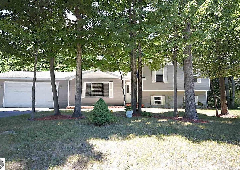 1st image of 19951 Beechridge Dr