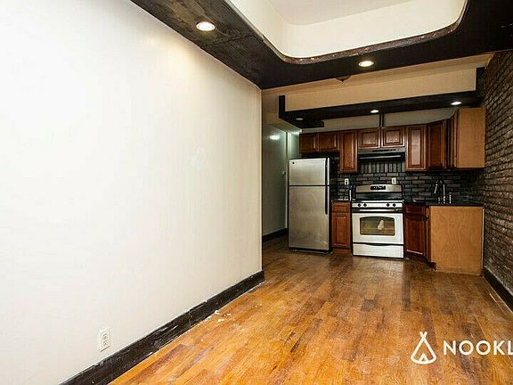 4th image of 275 Linden St APT 1R